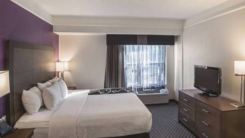 La Quinta Inn & Suites