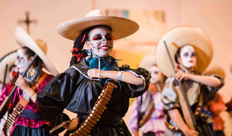 women in costume during the Celebraciones de la Gente at Museum of Northern Arizona