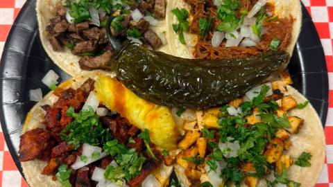 Tacos Y Salsas