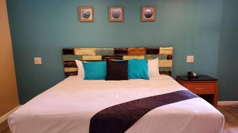 Pine Crest Inn and Suites